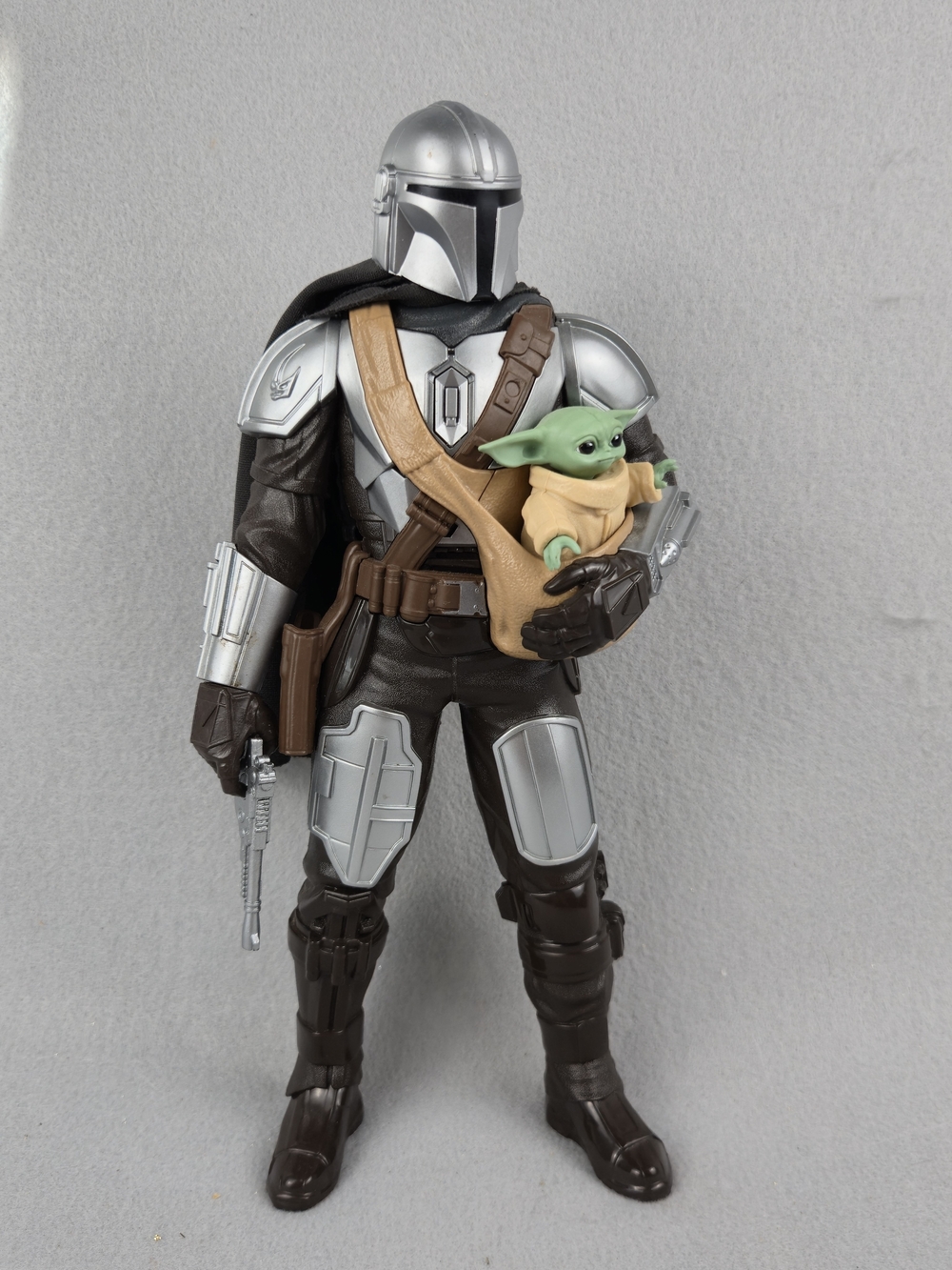 Star Wars The Mandalorian & Grogu 10" Action Figure Beskar Armor Jetpack
